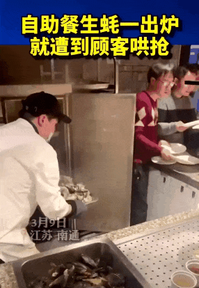 썸네일-주방장이 떨고있는 중국의 뷔페식당-이미지