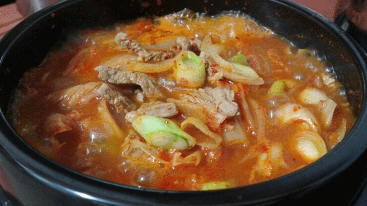 썸네일-흰 쌀밥에 돼지고기 김치찌개.gif-이미지