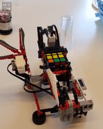 썸네일-레고로 만든 루빅스 큐브 맞추는 로봇.gif-이미지