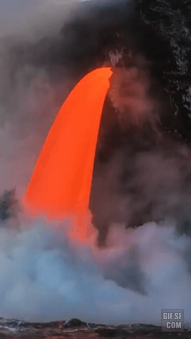 썸네일-바다에 쏟아지는 용암.gif-이미지