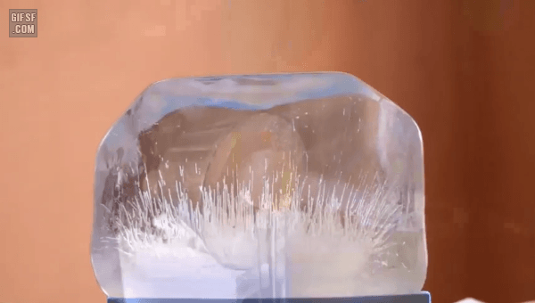 썸네일-빨갛게 달궈진 니켈볼을 얼음위에 놓으면?.gif-이미지