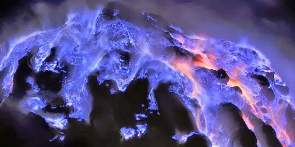 nokbeon.net-푸른 용암이 흘러 나오는 인도네시아 화산.jpg-2번 이미지
